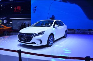 2016北京车展重磅新车：比亚迪秦100